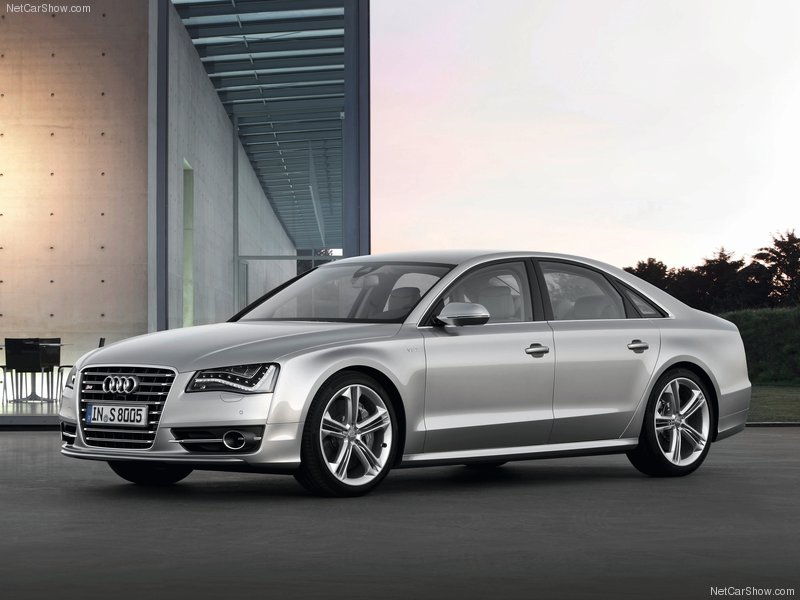 Audi-S8_2013_800x600_wallpaper_08.jpg