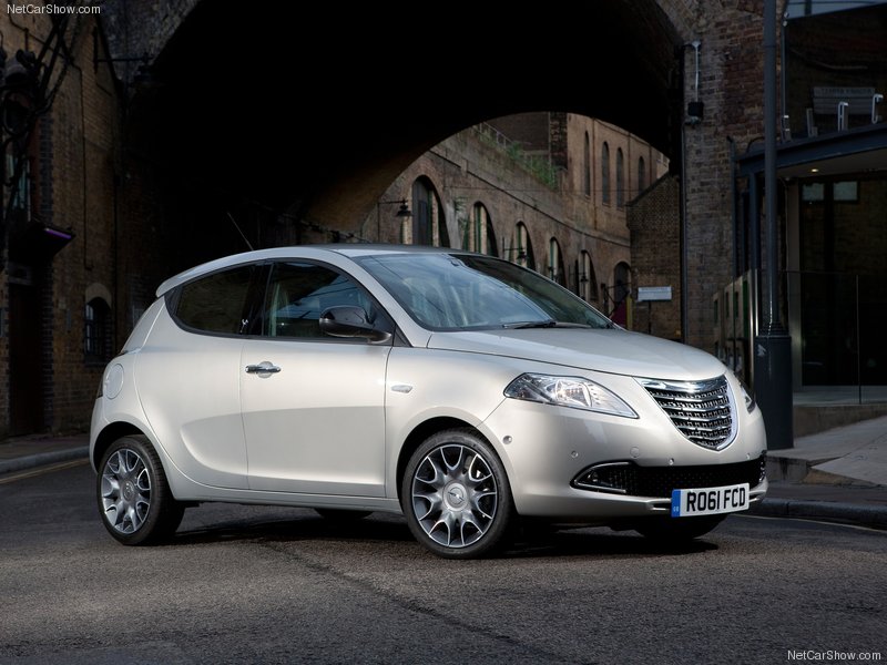 Chrysler-Ypsilon_2012_800x600_wallpaper_01.jpg
