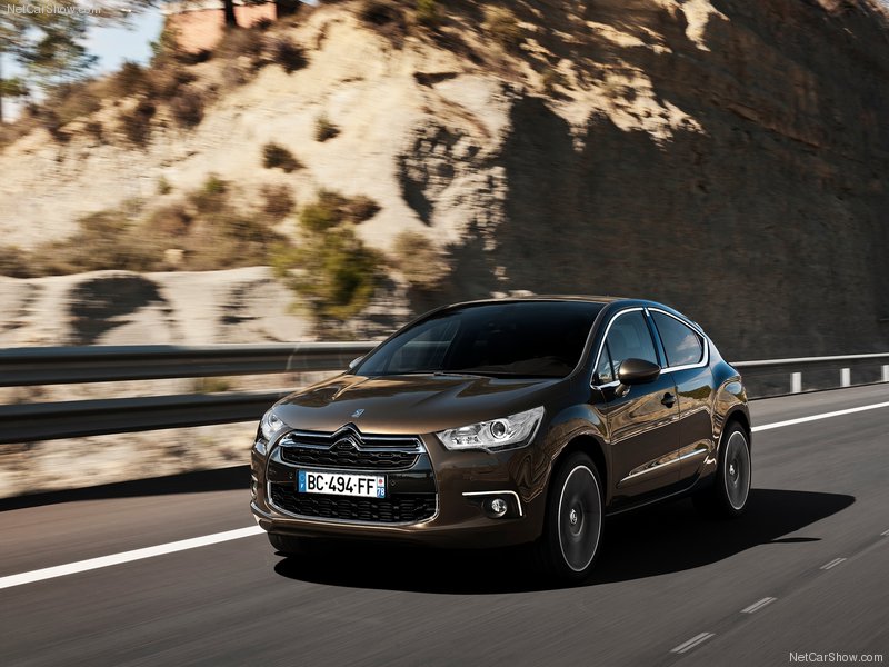 Citroen-DS4_2012_800x600_wallpaper_06.jpg