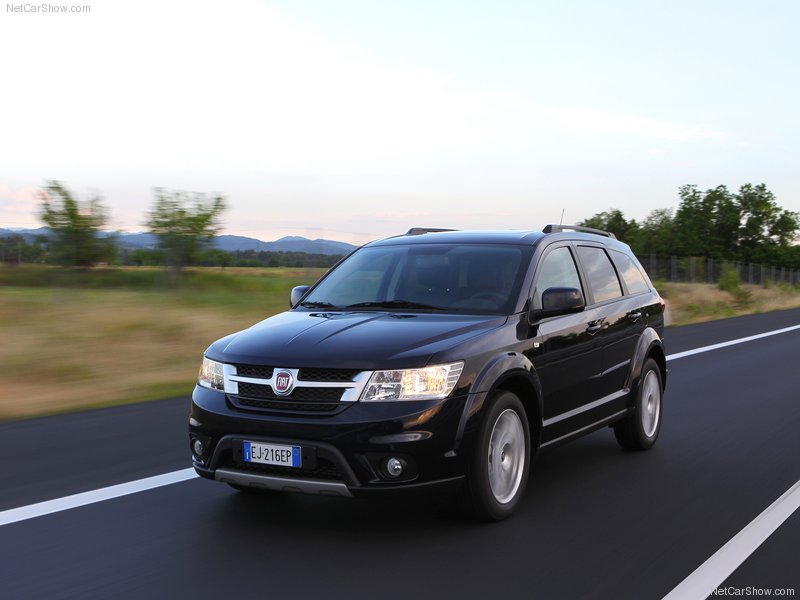 Fiat-Freemont_2012_800x600_wallpaper_05.jpg