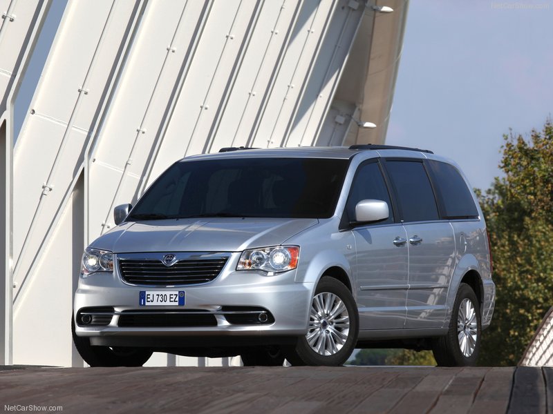 Lancia-Voyager_2012_800x600_wallpaper_05.jpg